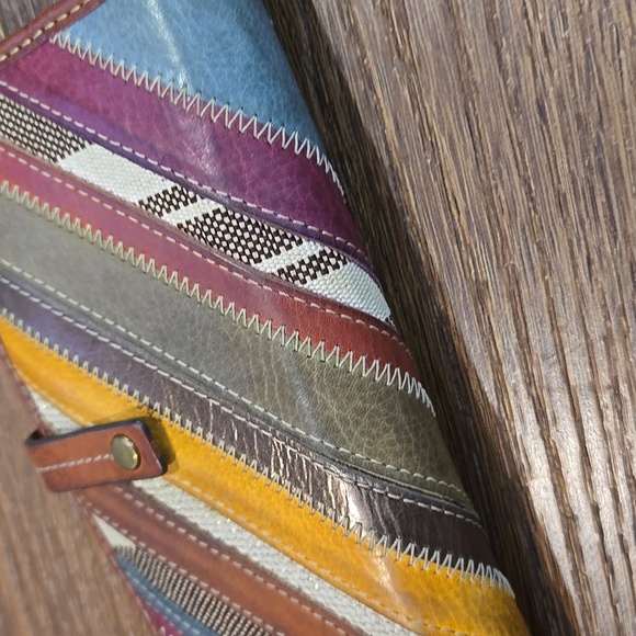 FOSSIL LEATHER MULTICOLOR WALLET. #6908 - Picture 6 of 9